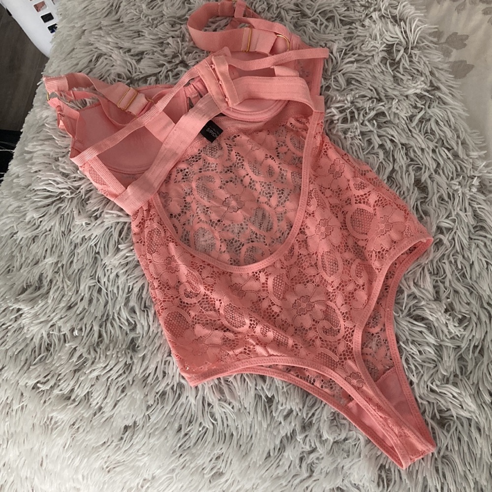 Lingerie Pink - Picture 2 of 3